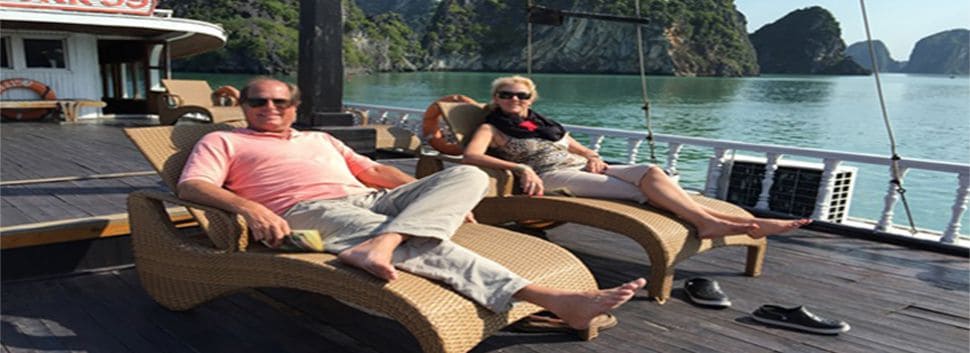 Private boat on tour Ha Long Bay